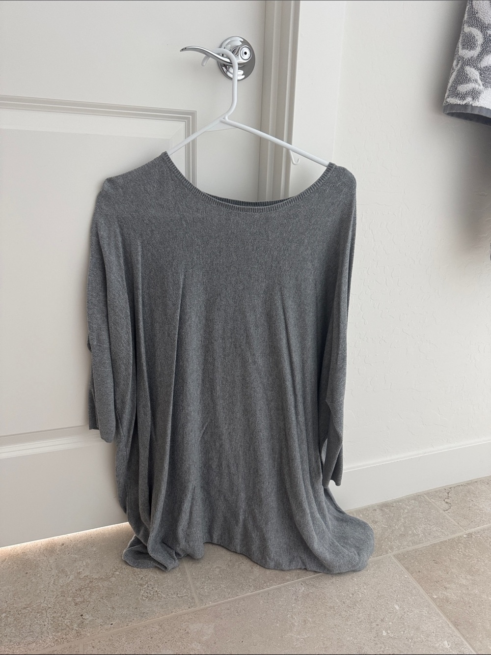 Jennifer Lopez Gray Lightweight Knit Top